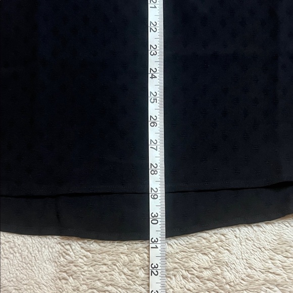 NWOT Elegant Black Women's Flowy Tunic Top with texture sz L - Picture 6 of 8